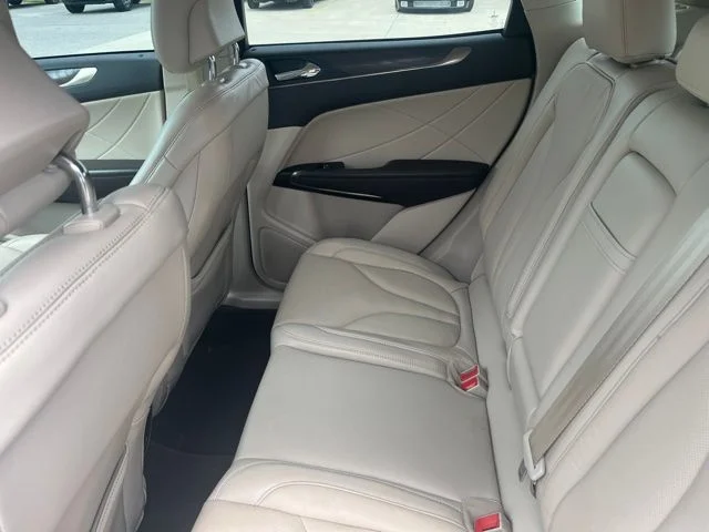 Used 2018 Beige Lincoln Reserve image 4