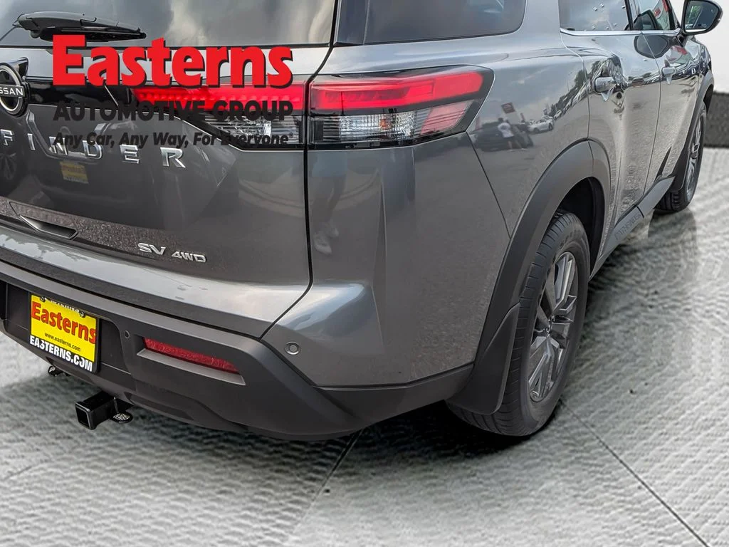 Used 2022 Gray Nissan SV image 10