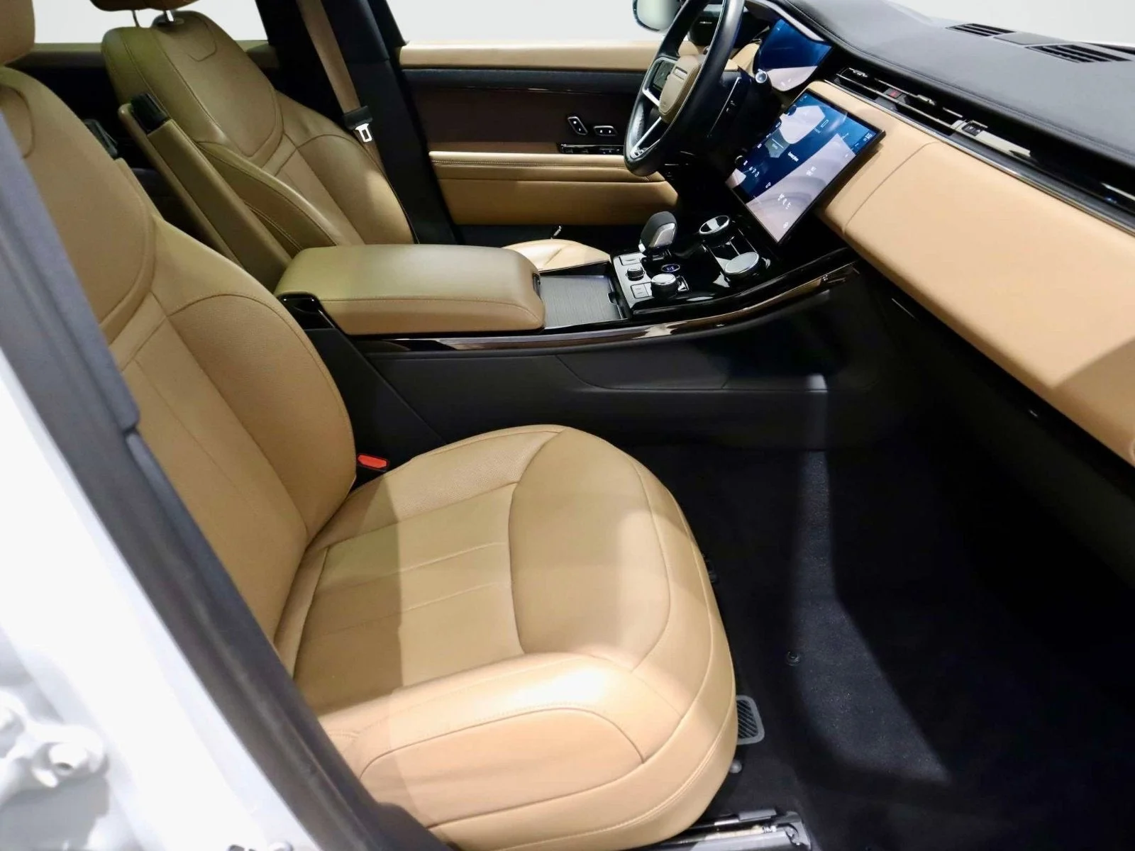 Used 2023 Fuji White Land Rover SE image 16