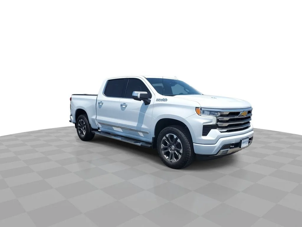 New 2026 Polar White Tricoat Chevrolet High Country image 2