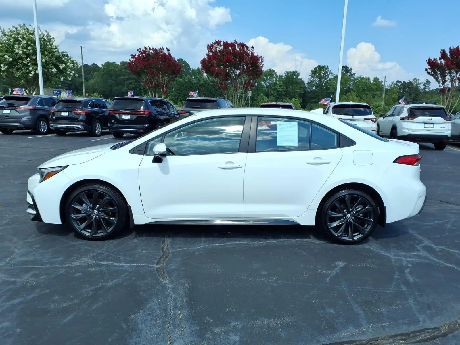 Used 2026 Ice Cap Toyota SE image 3