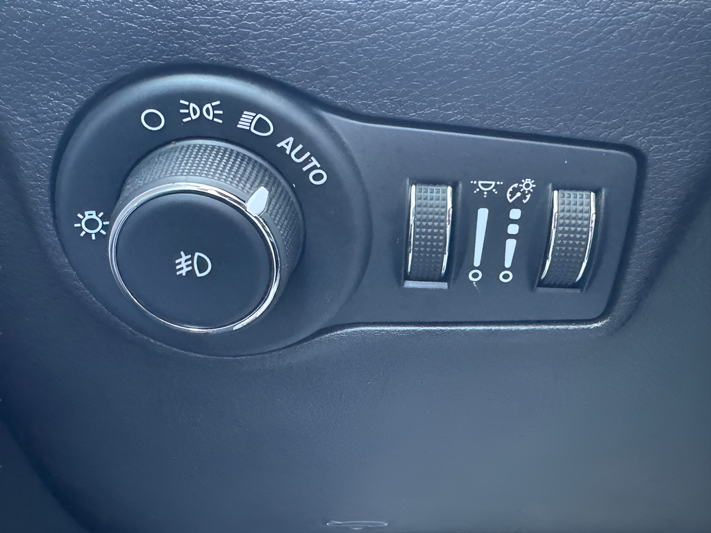 Used 2022 Gray Jeep Limited image 20