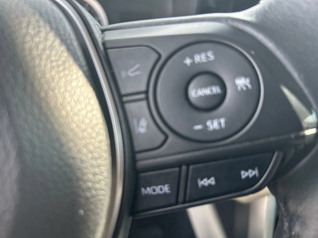 Used 2022 Pearl Toyota LE image 10