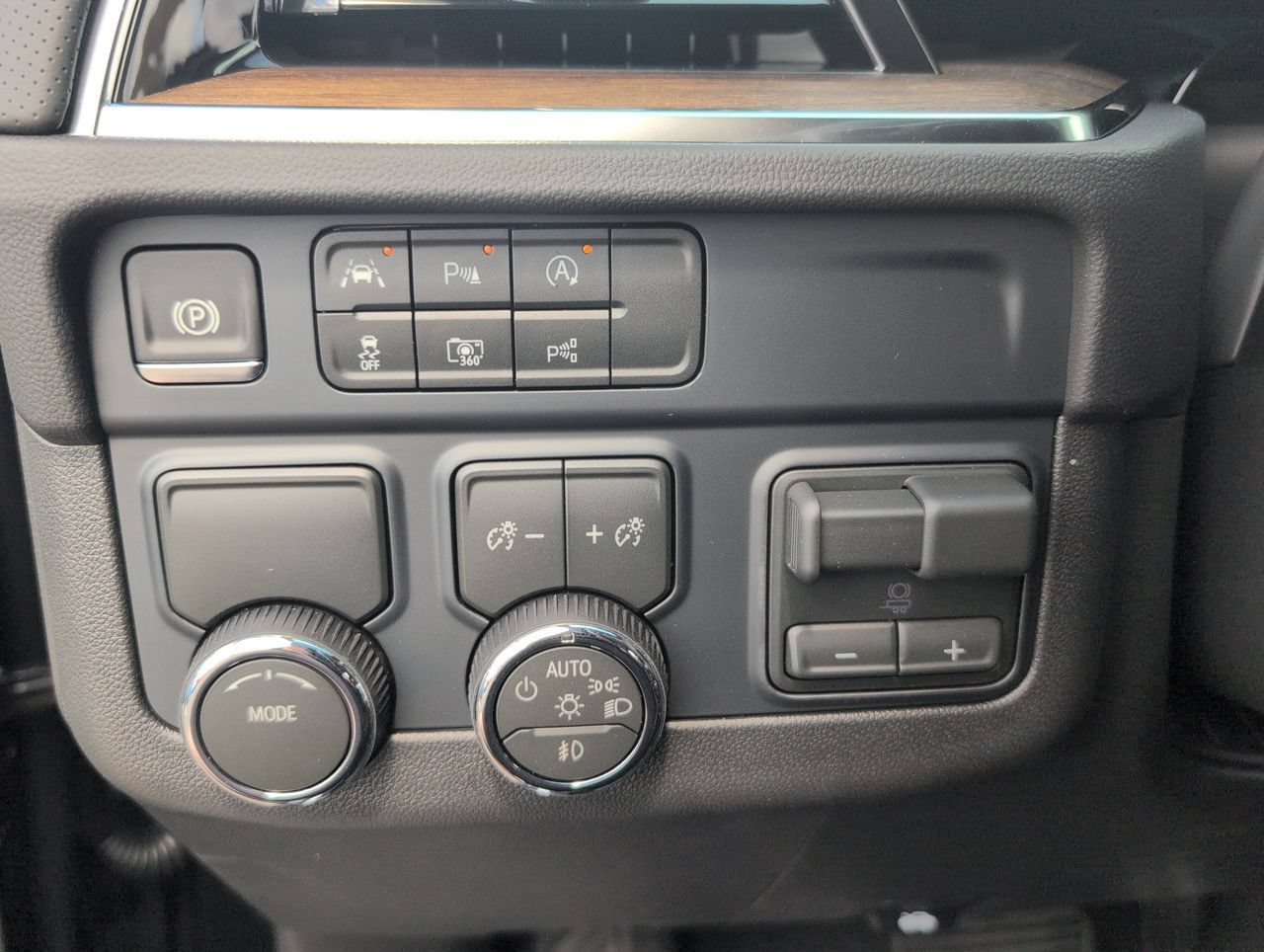2026 Chevrolet Suburban High Country - Photo 18