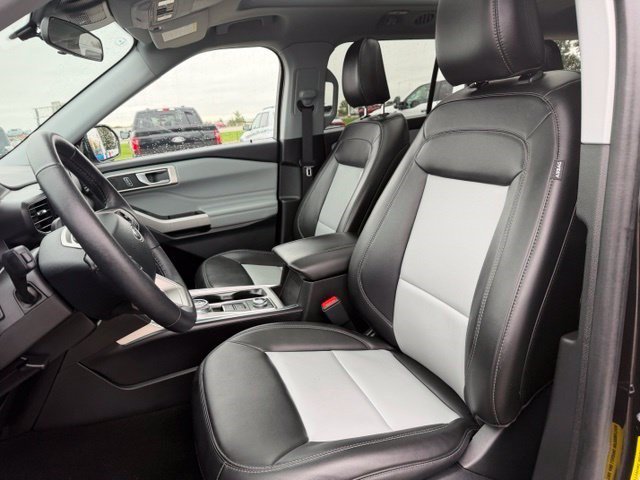 Used 2024 Black Metallic Ford XLT image 11