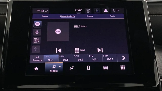 Used 2023 Silver Jeep Altitude X image 15