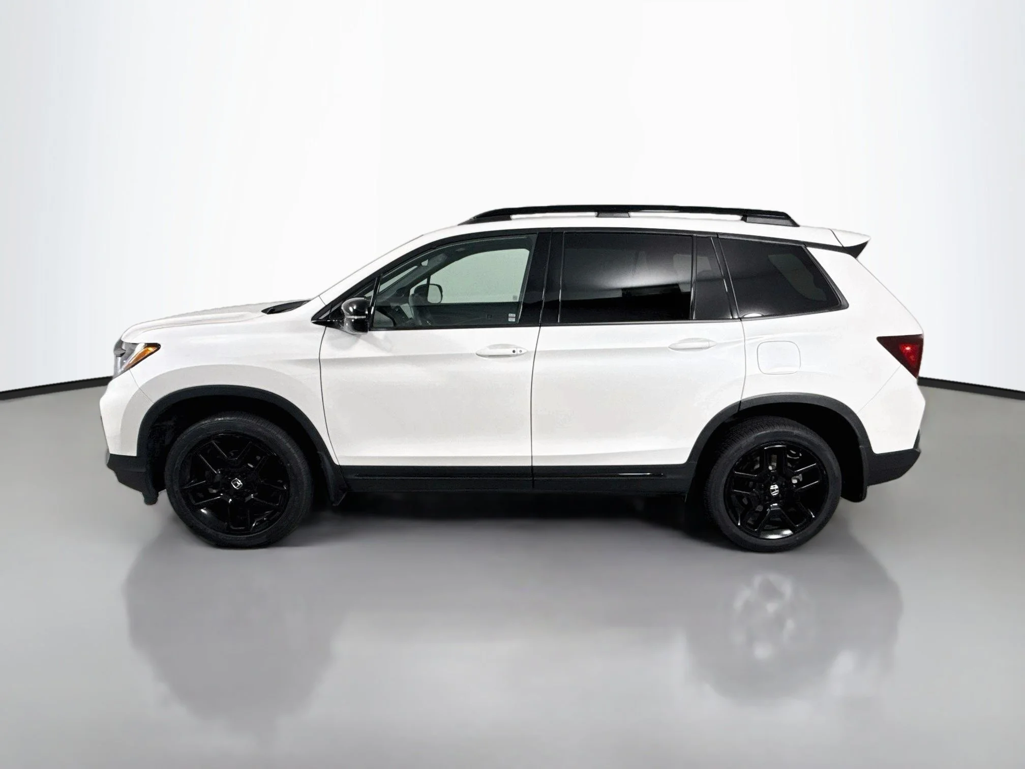 Used 2025  Honda Black Edition image 4