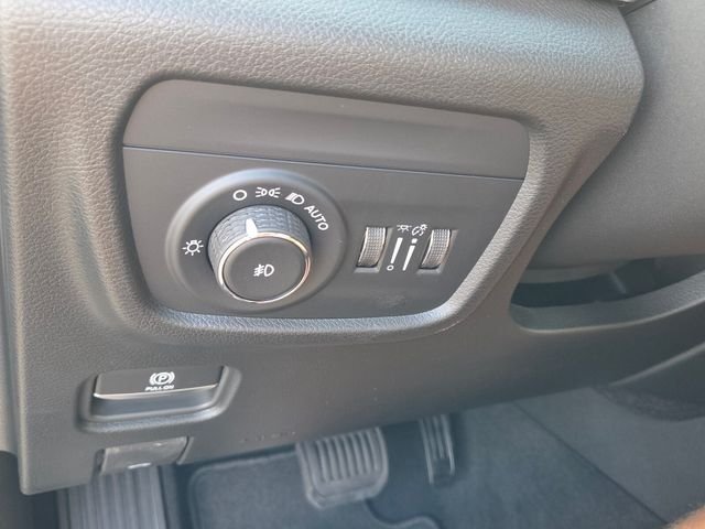 New 2027 High-Gloss Black Paint Jeep Limited image 29