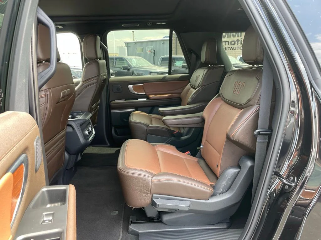 Used 2025 Black Metallic Ford King Ranch image 8