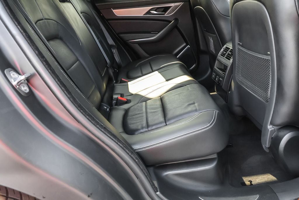 Used 2024  Jaguar P400 R-Dynamic S image 33