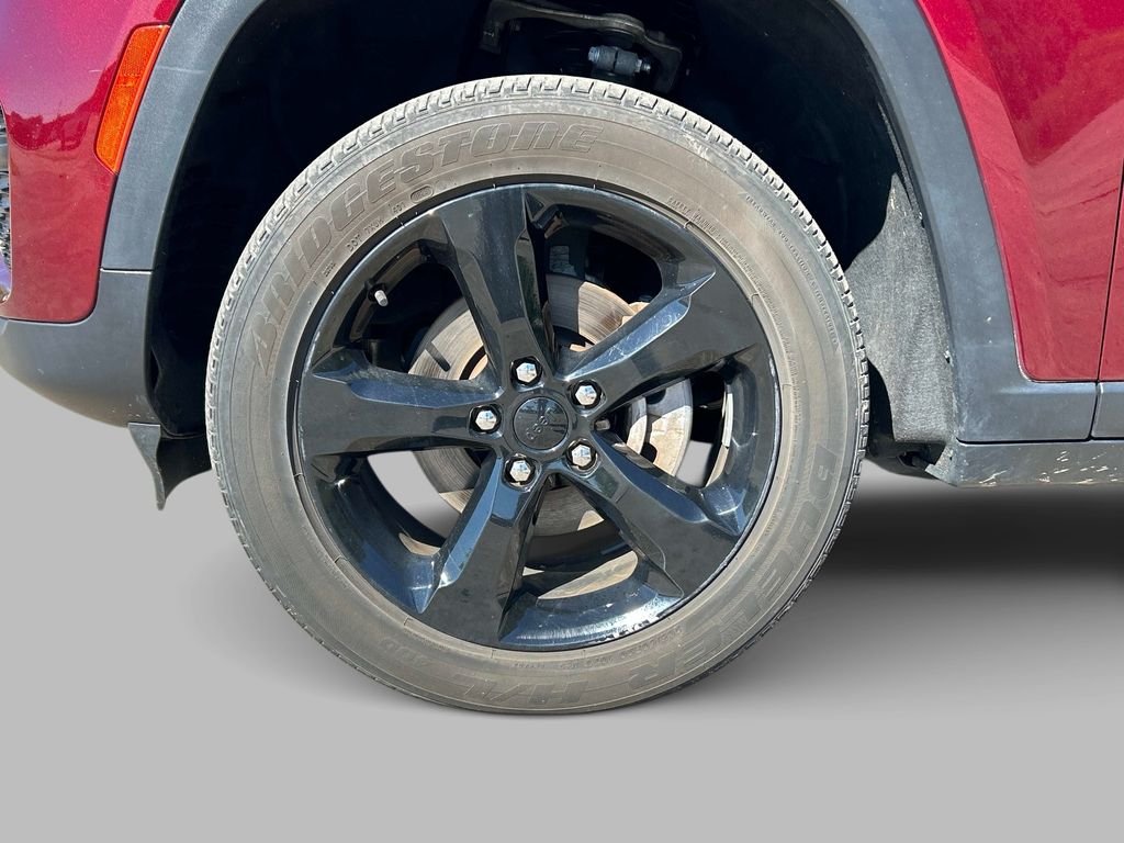 Used 2023 Red Jeep Altitude X image 9