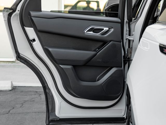 New 2026 Arroios Grey Land Rover Dynamic SE image 19
