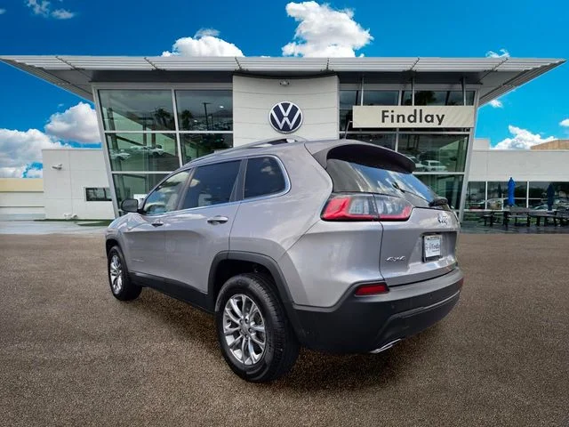 Used 2019 Silver Jeep Latitude Plus image 4