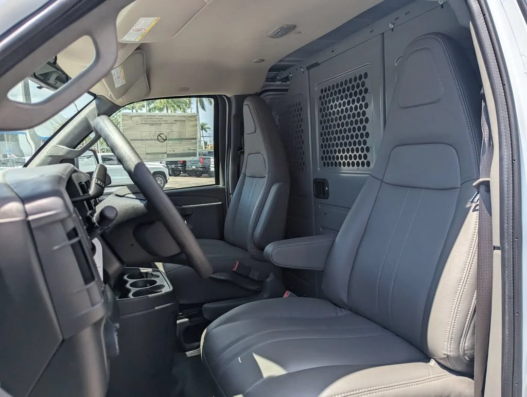 2025 Chevrolet Express Cargo Work Van - Photo 5