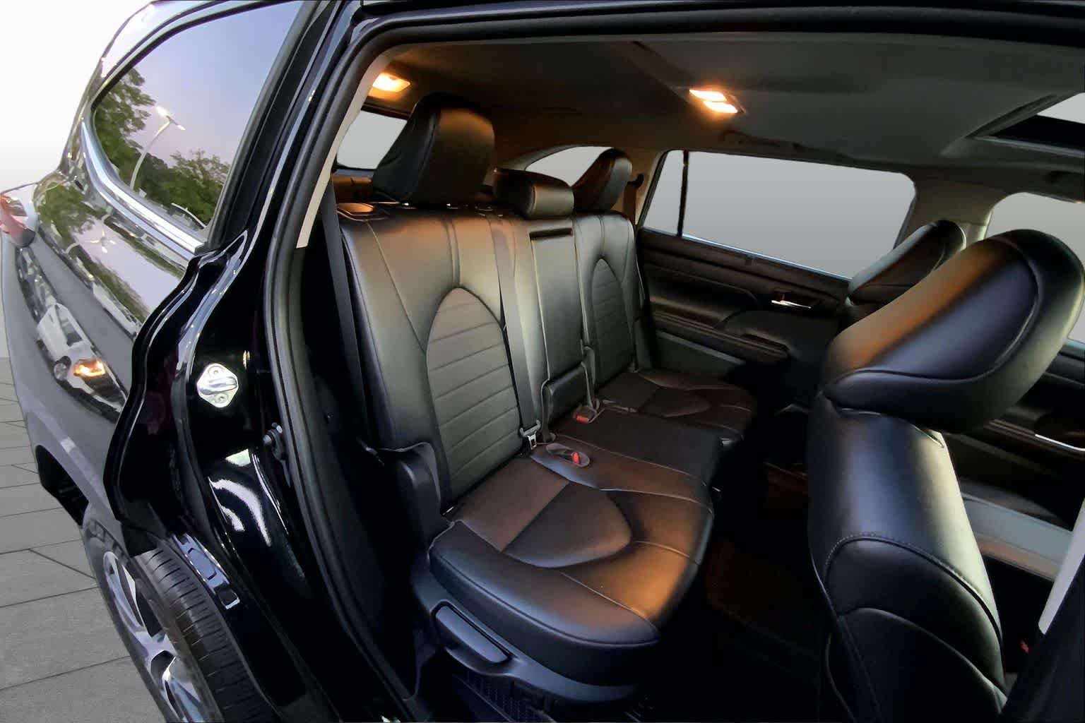 Used 2022 Midnight Black Metallic Toyota Hybrid XLE image 19