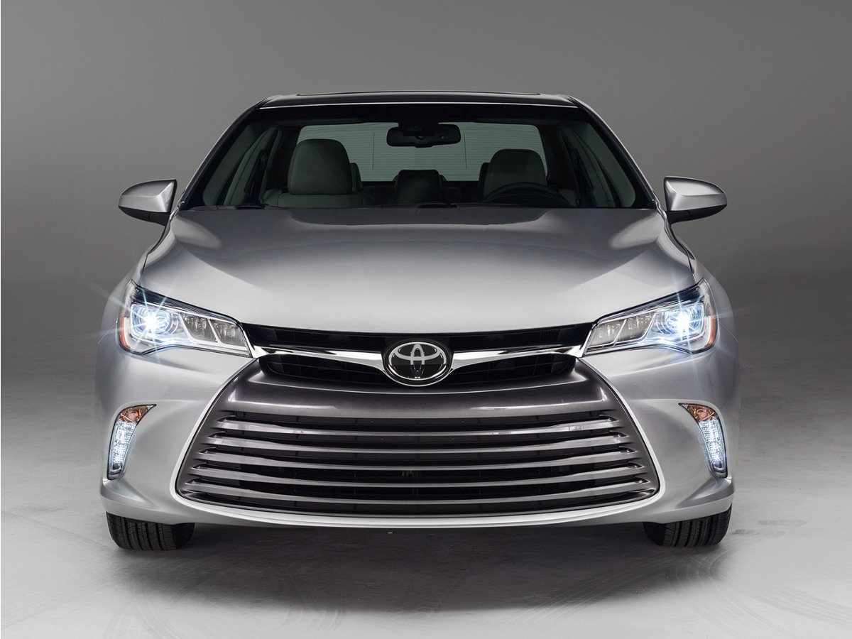 Used 2015  Toyota  image 2