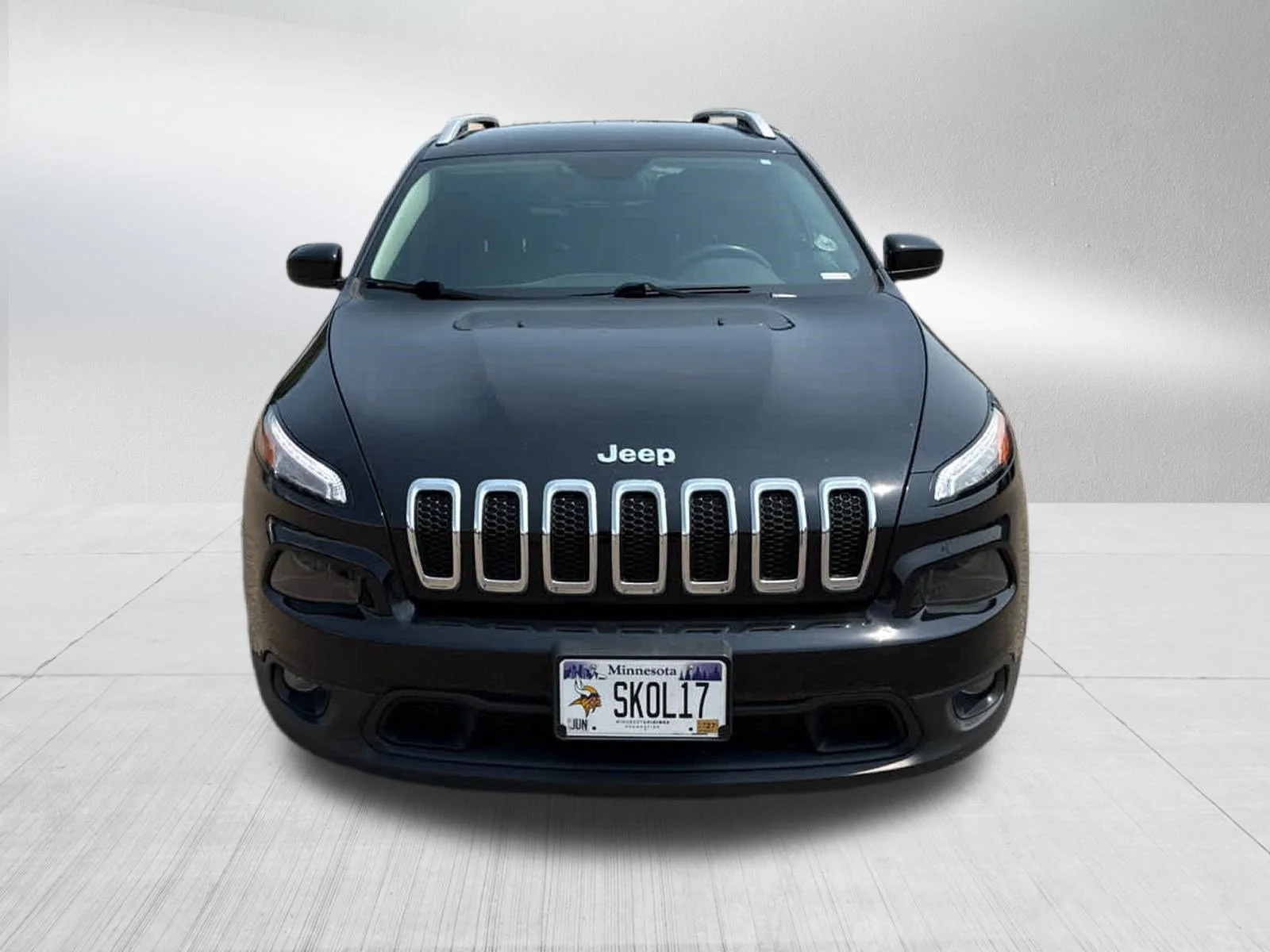 Used 2017 Jeep Cherokee Latitude with VIN 1C4PJMCB9HW663799 for sale in Coon Rapids, Minnesota