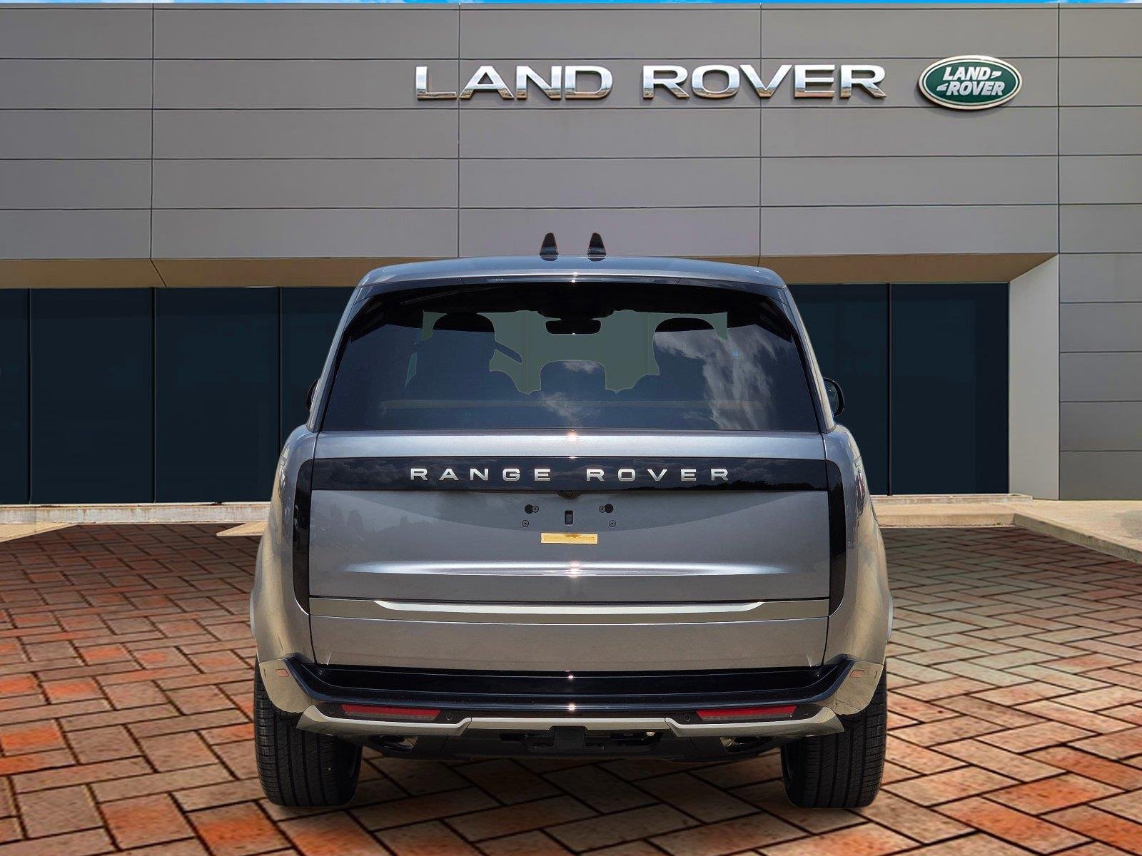 New 2026 Eiger Grey Land Rover SE image 5