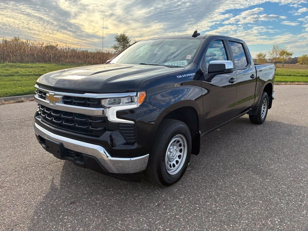 Used 2022 Black Chevrolet LT image 4