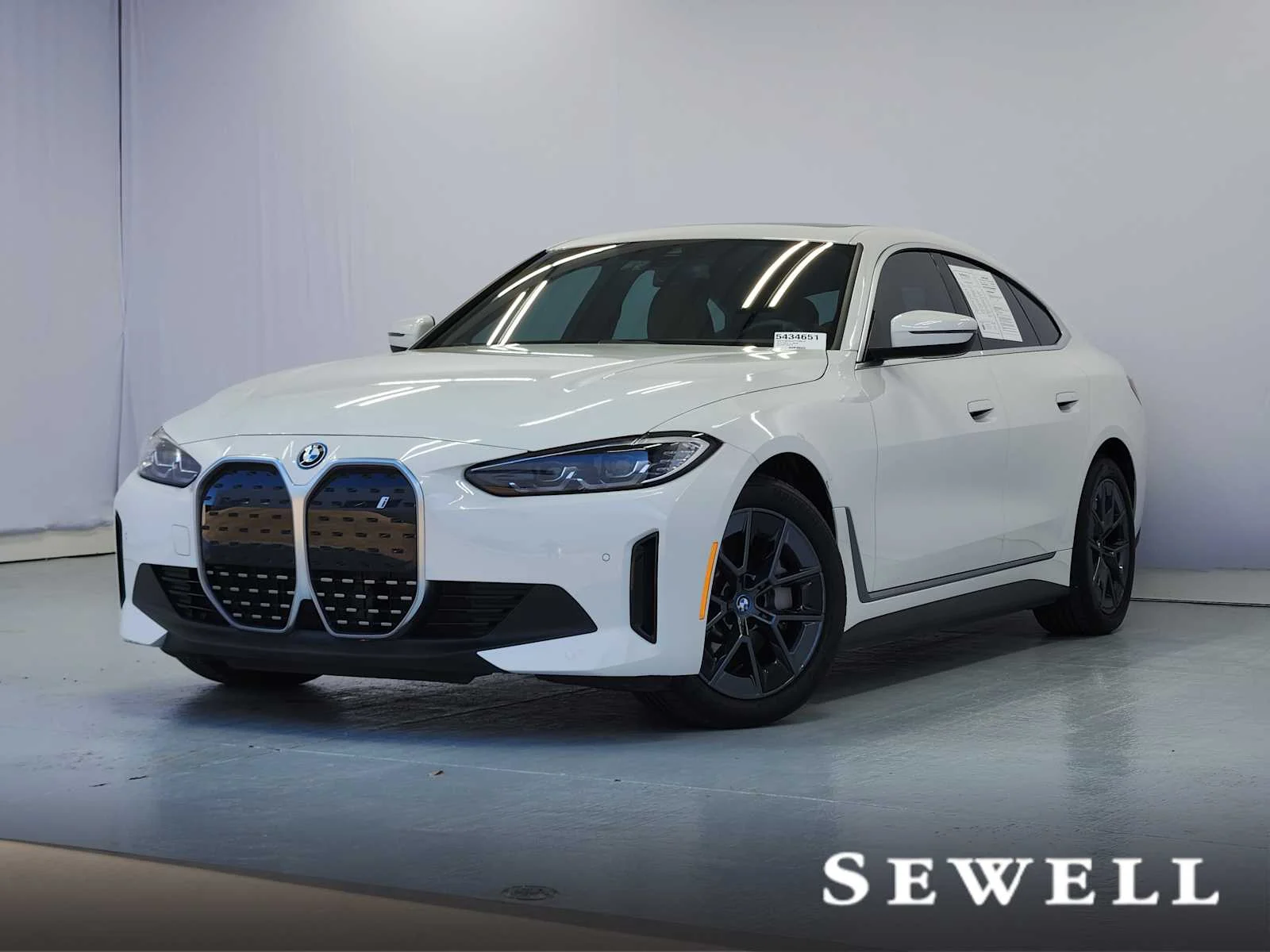 2023 BMW i4 eDrive40's photo