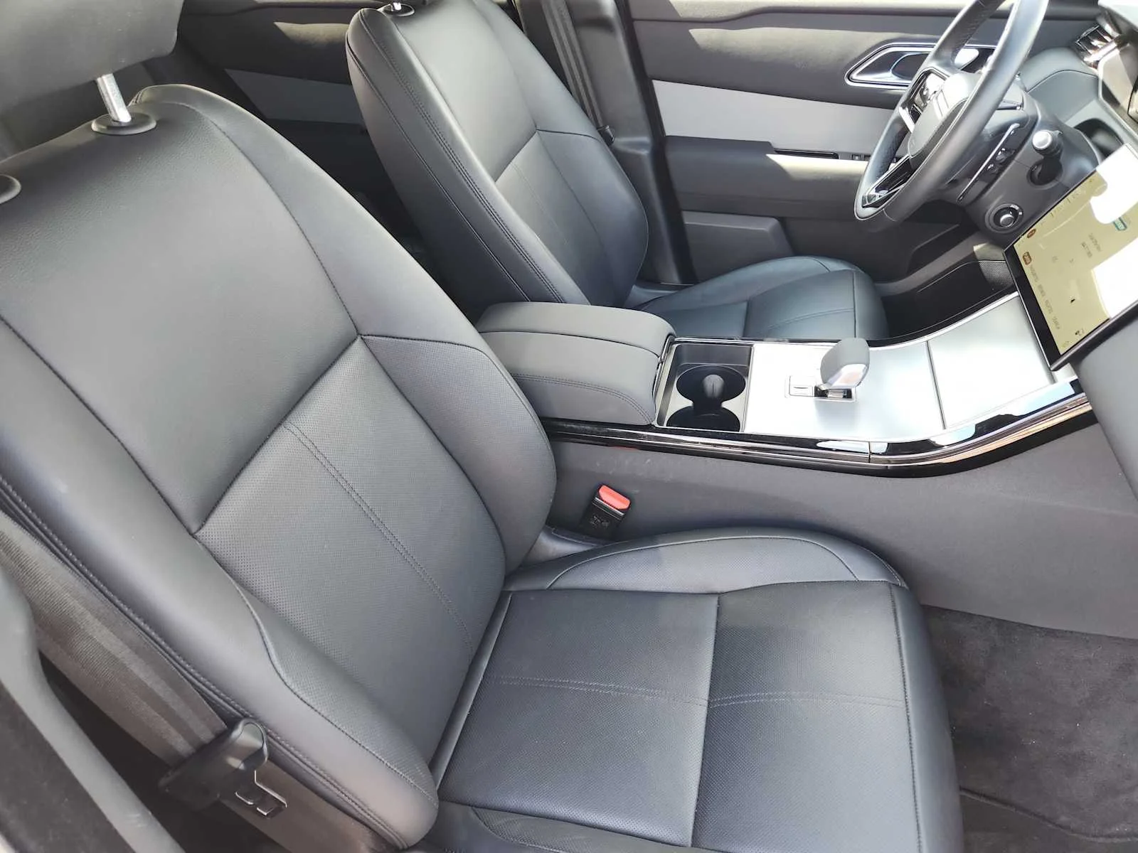 Certified Used 2025 Fuji White Land Rover S image 13