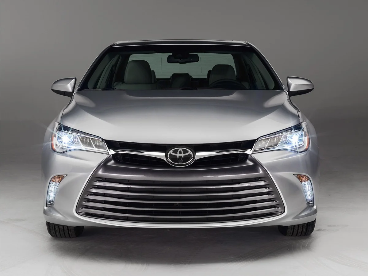 Used 2016 Blue Toyota XLE image 1
