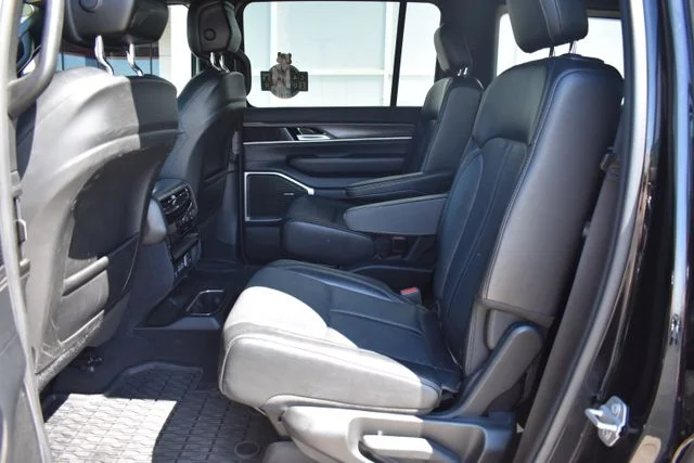 2024 Jeep Wagoneer Series II - Photo 16