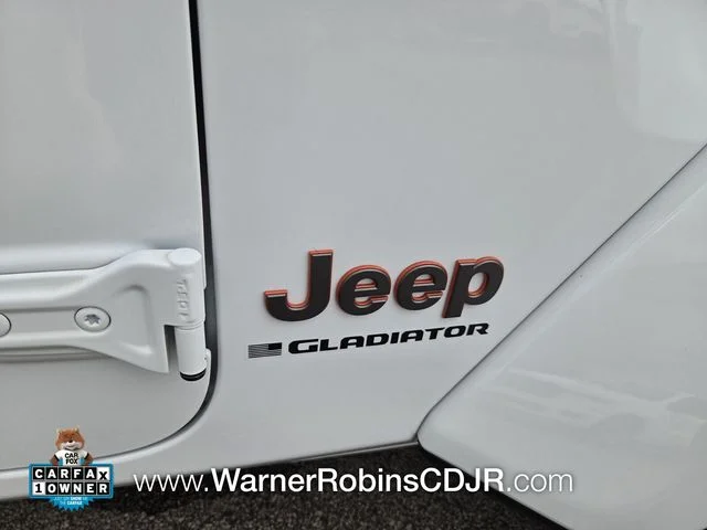 Used 2025 White Jeep Mojave image 19
