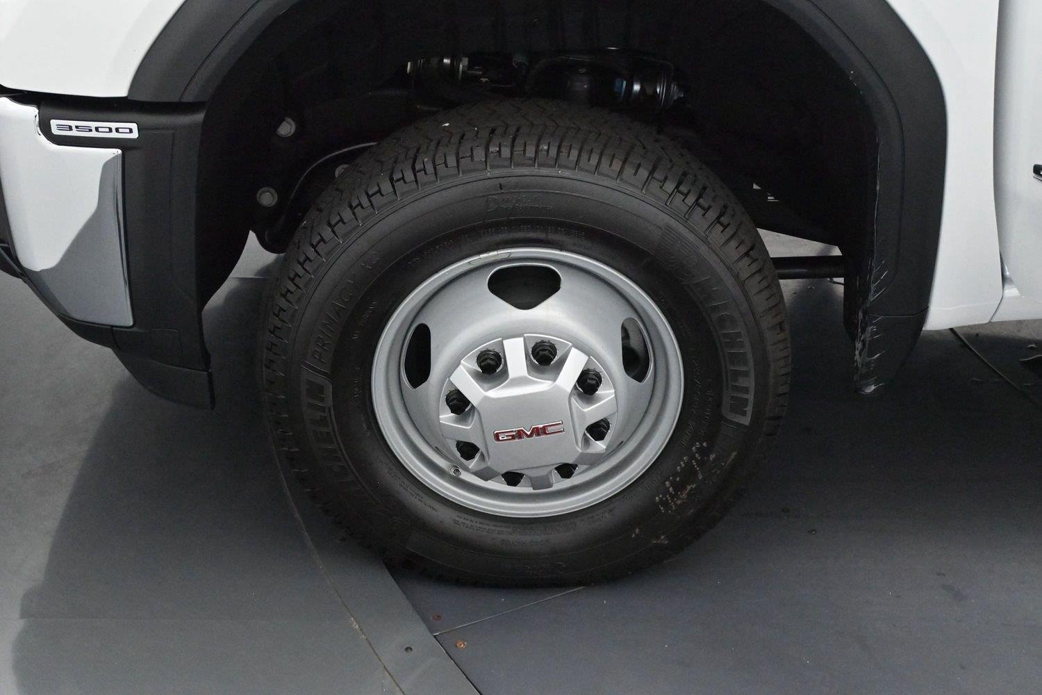 Used 2026 Summit White GMC Pro image 31
