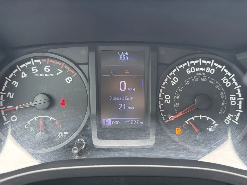 Used 2019 White Toyota SR image 17