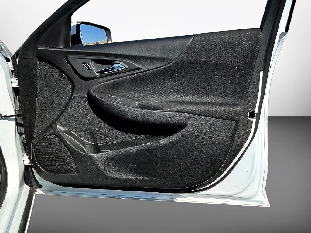 Used 2024 Summit White Chevrolet LT image 32