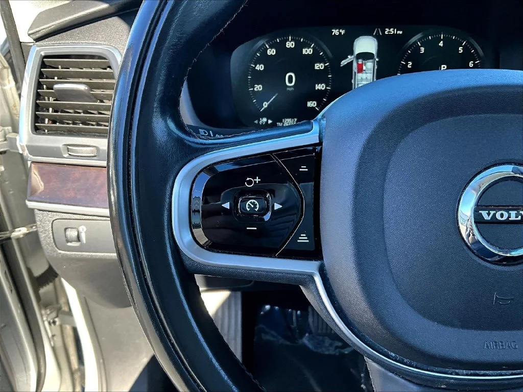Used 2019 Silver Volvo T6 Momentum image 12