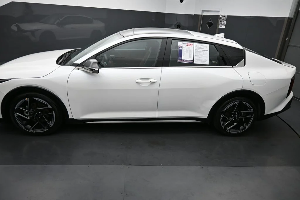 Used 2025 White Kia GT-Line image 17