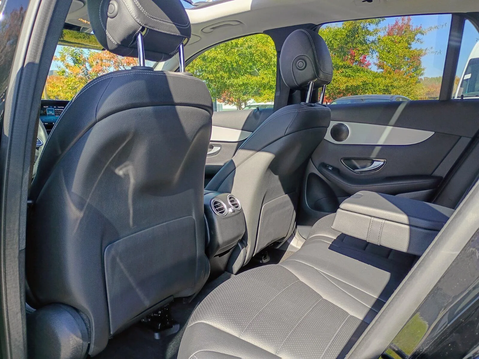 Used 2022 Black Mercedes-Benz GLC 300 image 10