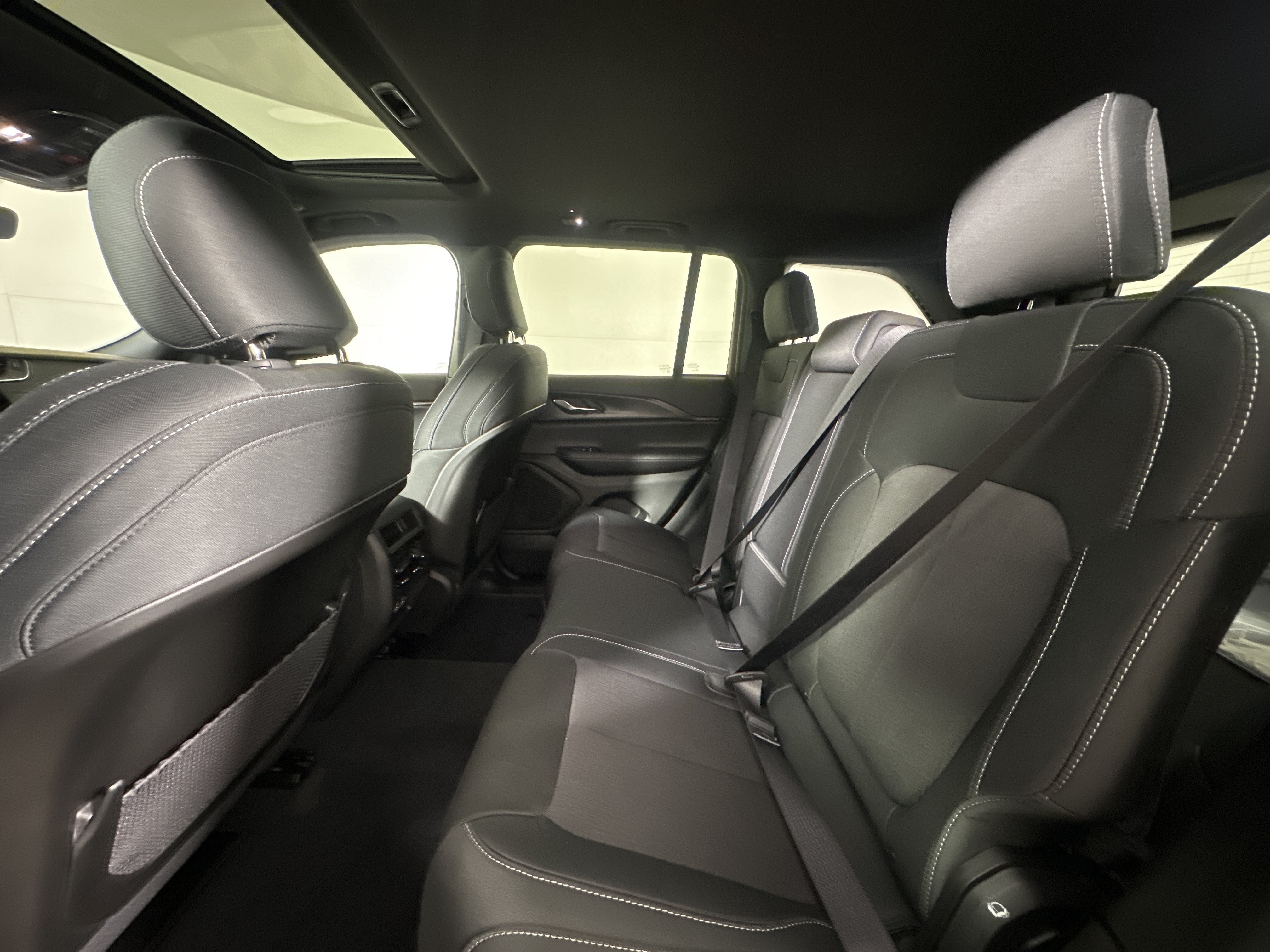 New 2026 Baltic Gray Metallic Clear-Coat Exterior Paint Jeep Laredo X image 24