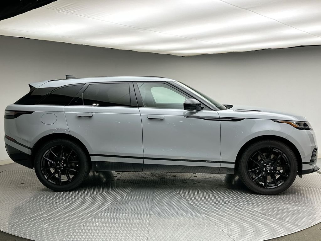 New 2026 Arroios Grey Land Rover P250 Base image 4