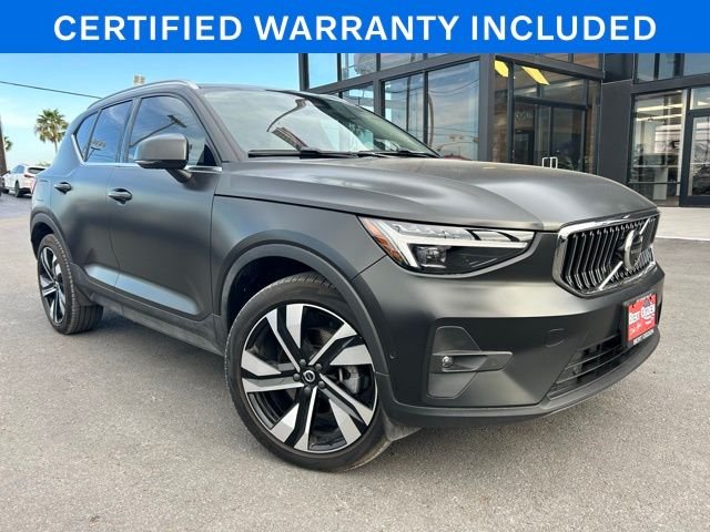 2024 Volvo XC40 B5 Plus Bright Theme