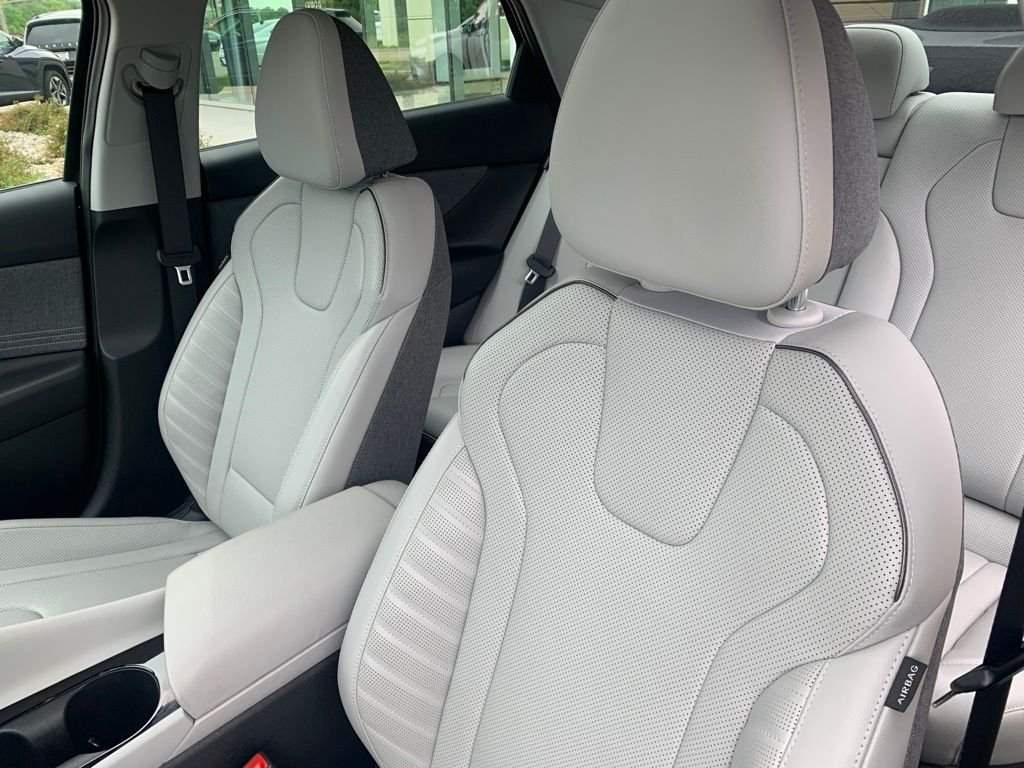 2024 Hyundai Elantra Limited - Photo 13