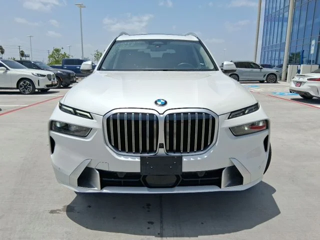 Used 2024 White BMW xDrive40i image 2