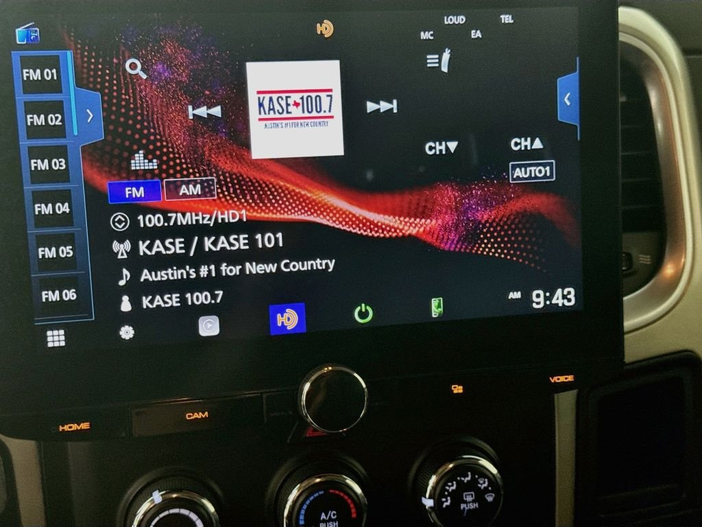 Used 2018 Bright White Clearcoat Ram SLT image 17