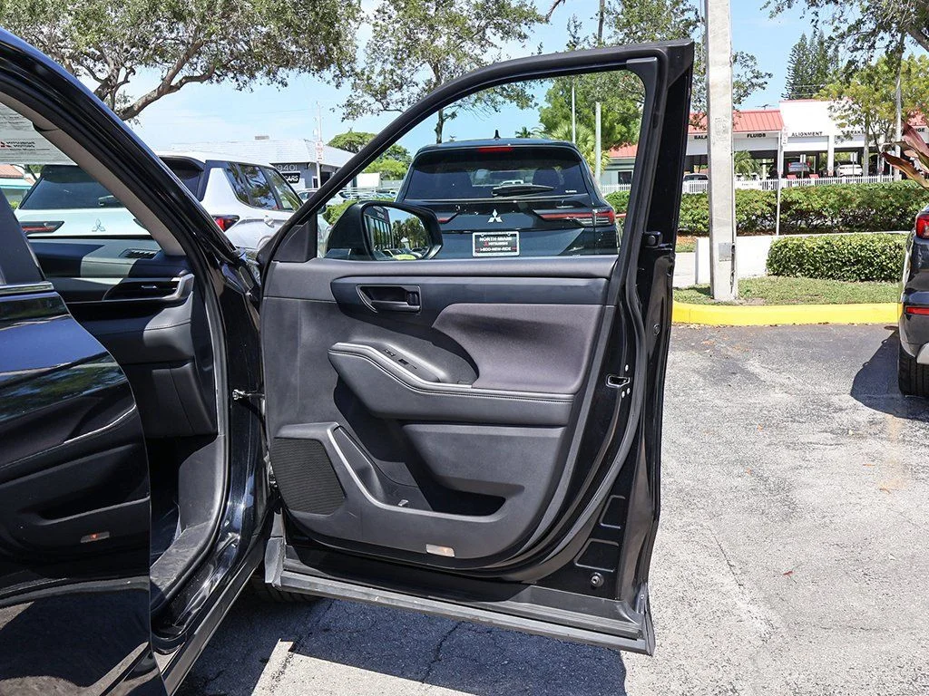2024 Toyota Highlander LE - Photo 21