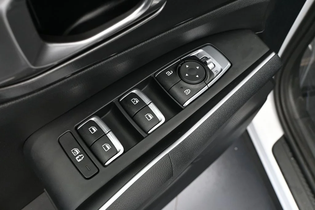 2023 Kia Sorento LX - Photo 18