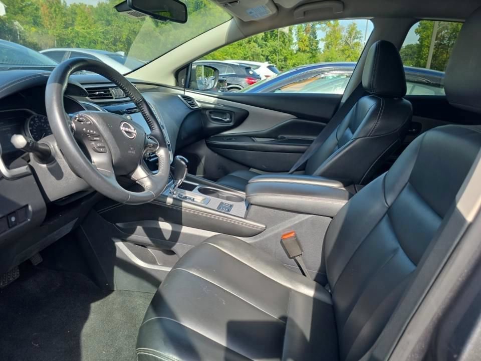 Used 2023 Gray Nissan SV image 7