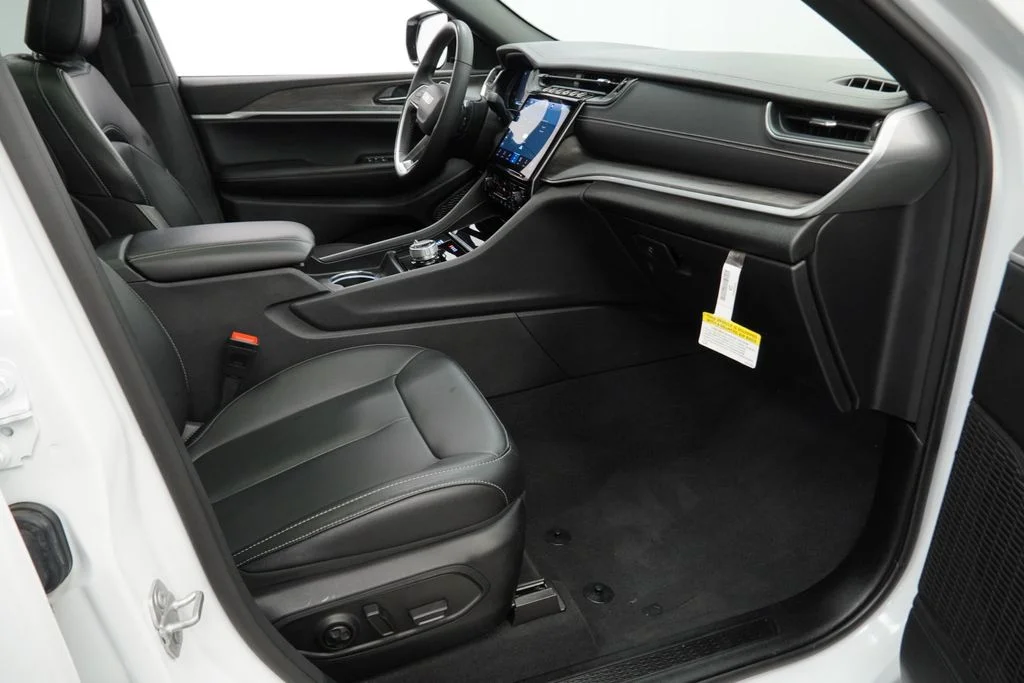 Used 2025 White Jeep Limited image 50