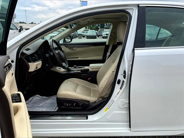 Used 2017 White Lexus 350 image 7