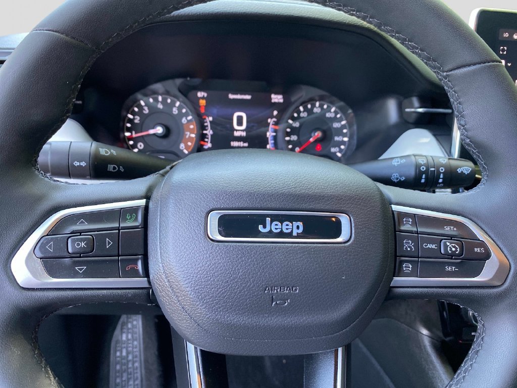 Used 2025 Silver Jeep Limited image 18
