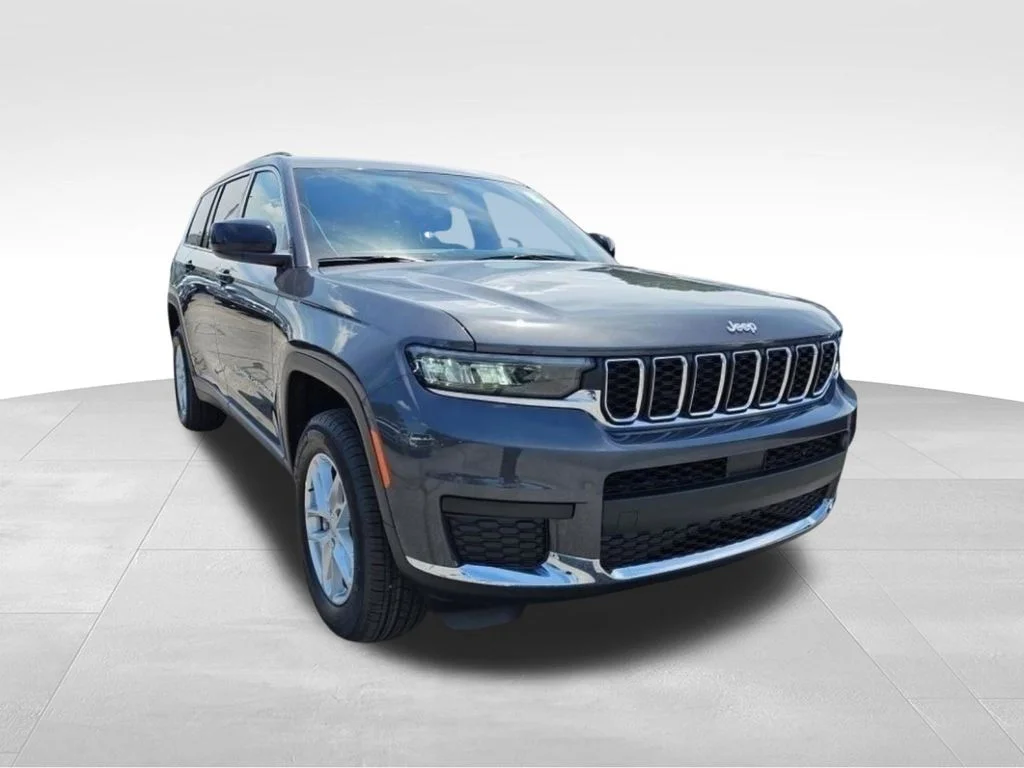 New 2026 Baltic Gray Metallic Clearcoat Jeep Laredo image 7