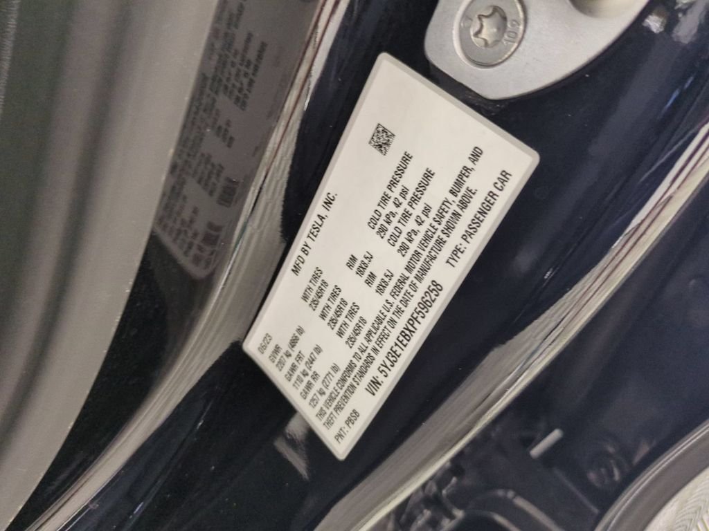 Used 2023  Tesla Long Range image 37