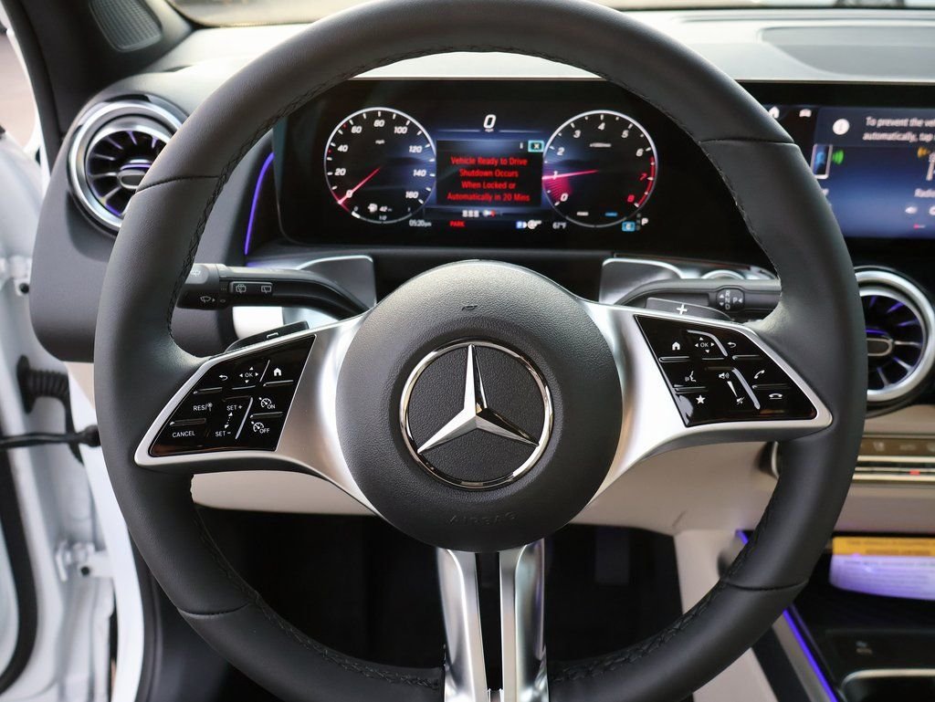 New 2026 Polar White Mercedes-Benz GLB 250 image 31