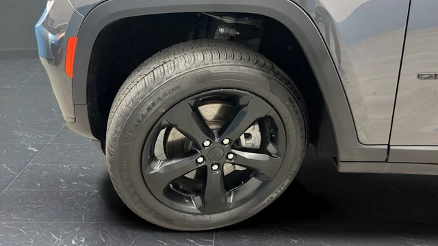 Used 2022 Gray Metallic Jeep Altitude image 37